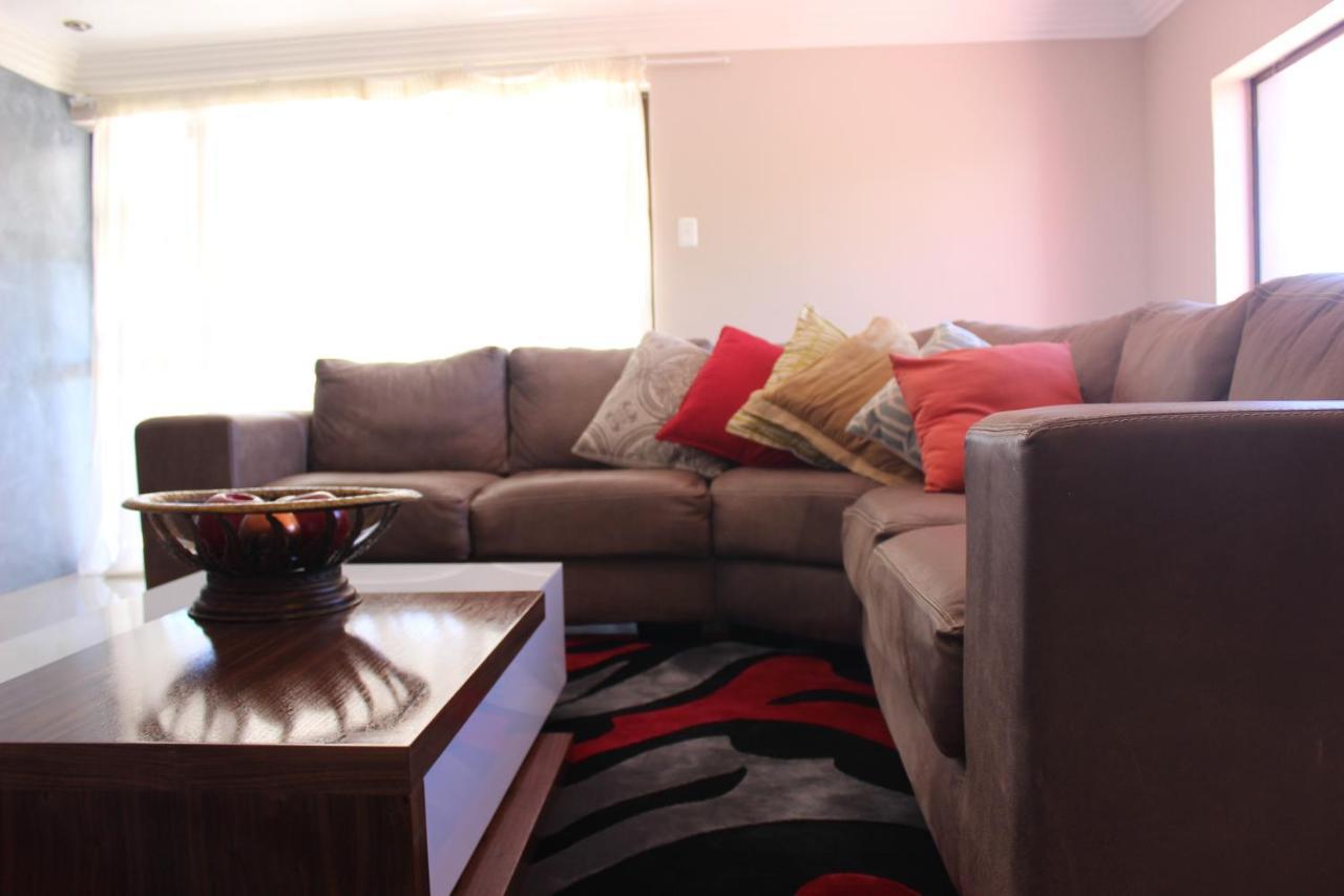 On Hill Lodge Bloemfontein Bagian luar foto