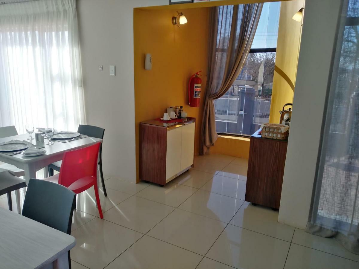 On Hill Lodge Bloemfontein Bagian luar foto
