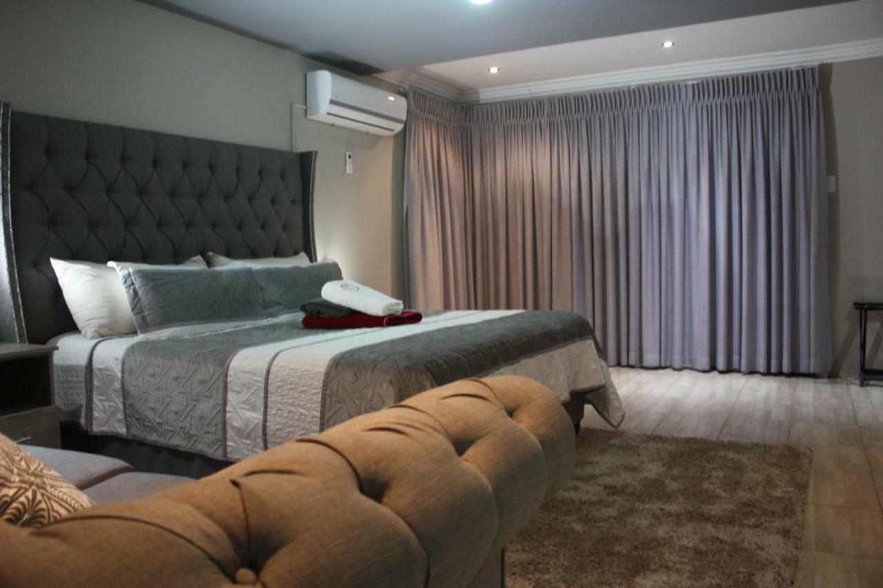 On Hill Lodge Bloemfontein Bagian luar foto