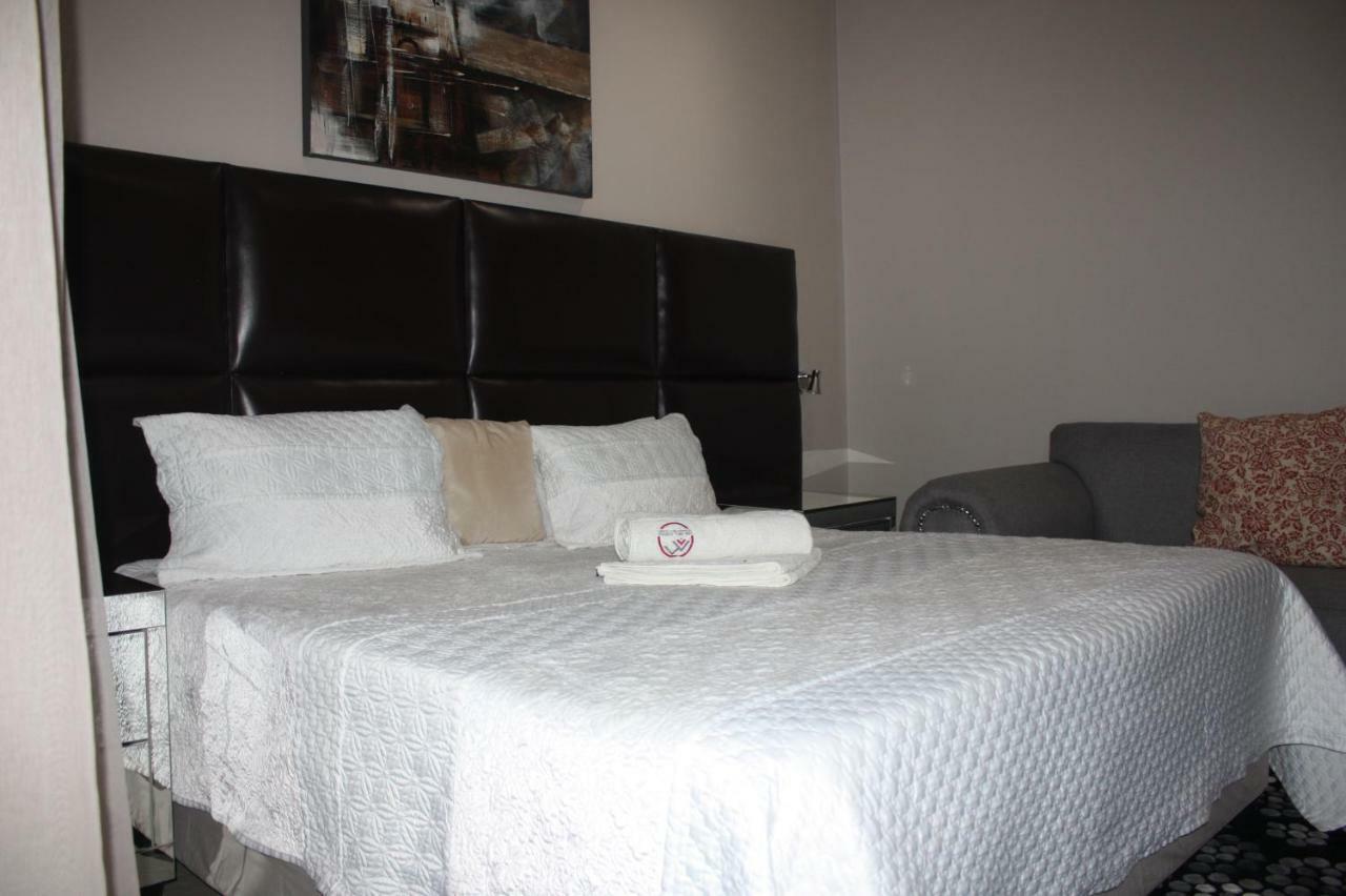 On Hill Lodge Bloemfontein Bagian luar foto