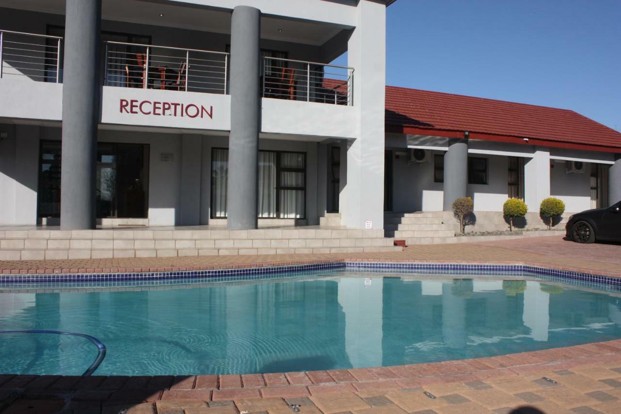 On Hill Lodge Bloemfontein Bagian luar foto