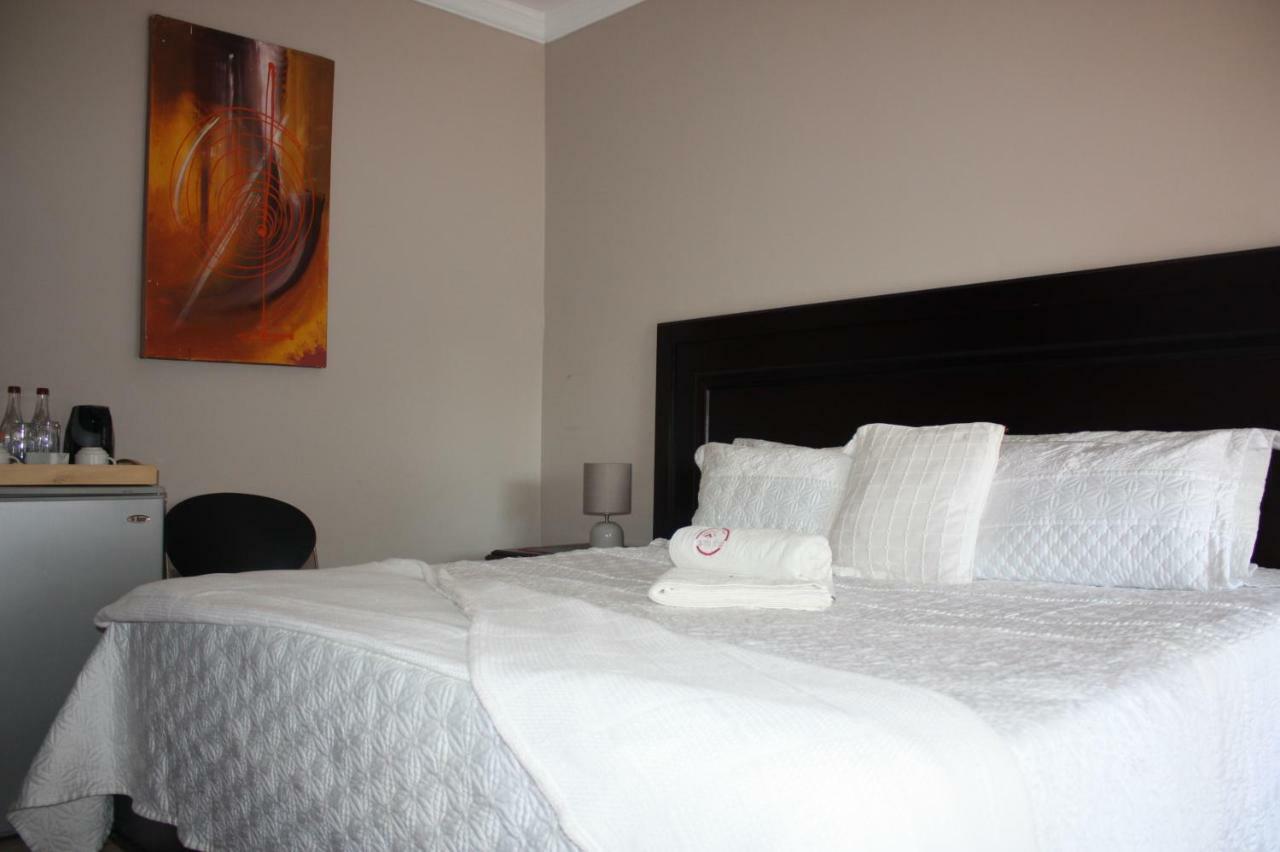 On Hill Lodge Bloemfontein Bagian luar foto