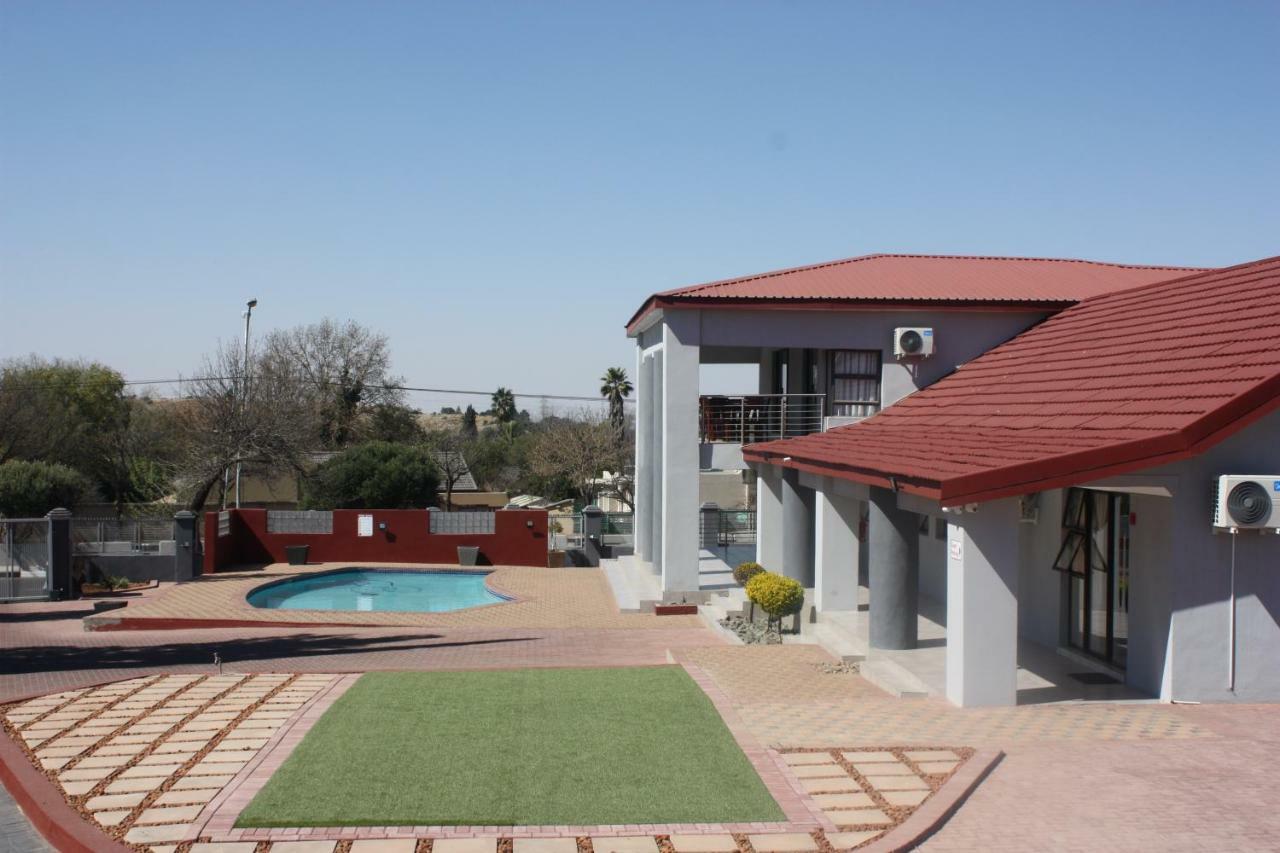 On Hill Lodge Bloemfontein Bagian luar foto